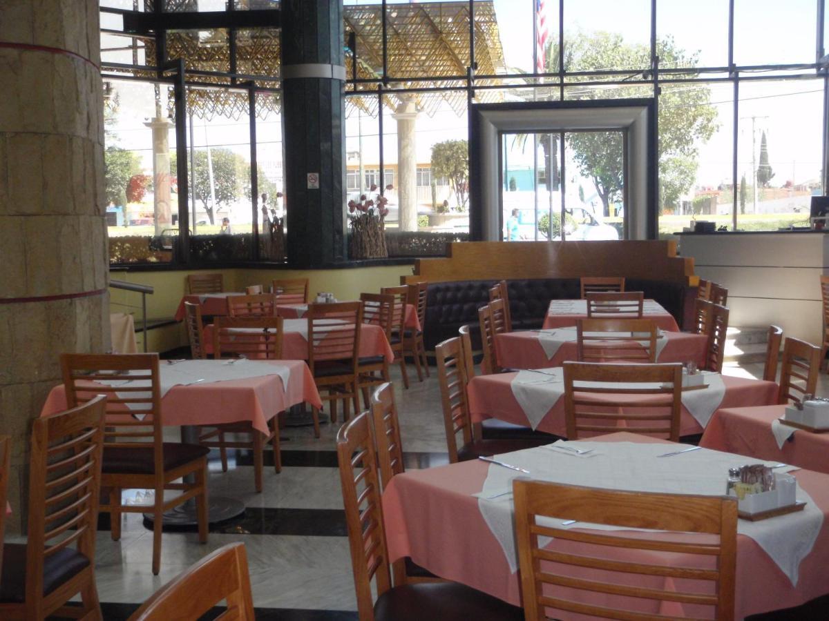 Hotel Plaza Las Fuentes Cuautlancingo Exterior photo
