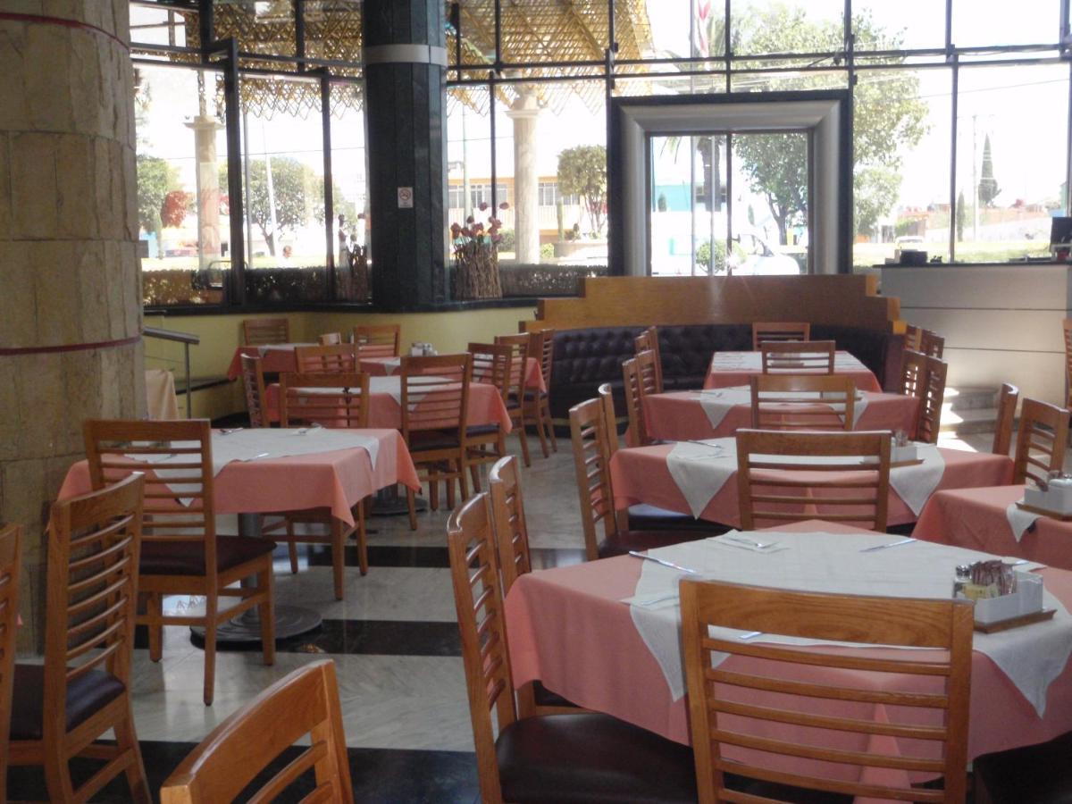 Hotel Plaza Las Fuentes Cuautlancingo Exterior photo