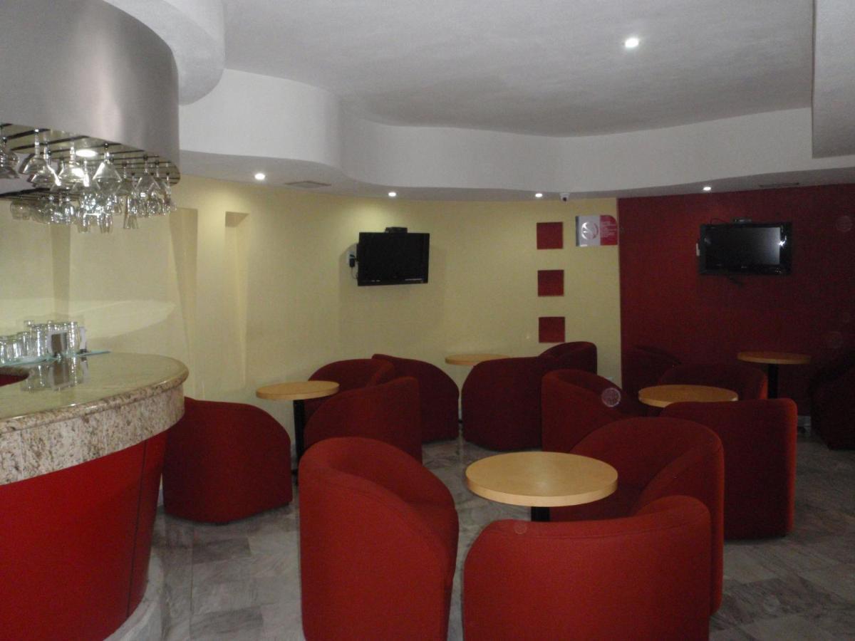 Hotel Plaza Las Fuentes Cuautlancingo Exterior photo