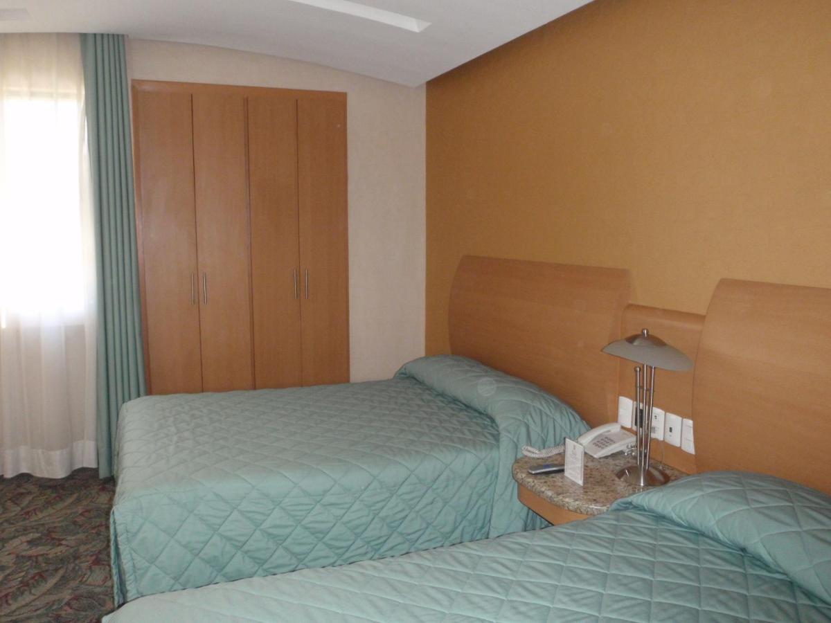 Hotel Plaza Las Fuentes Cuautlancingo Room photo