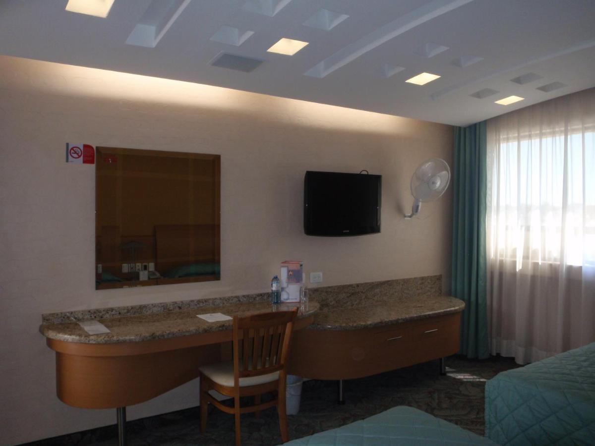 Hotel Plaza Las Fuentes Cuautlancingo Exterior photo