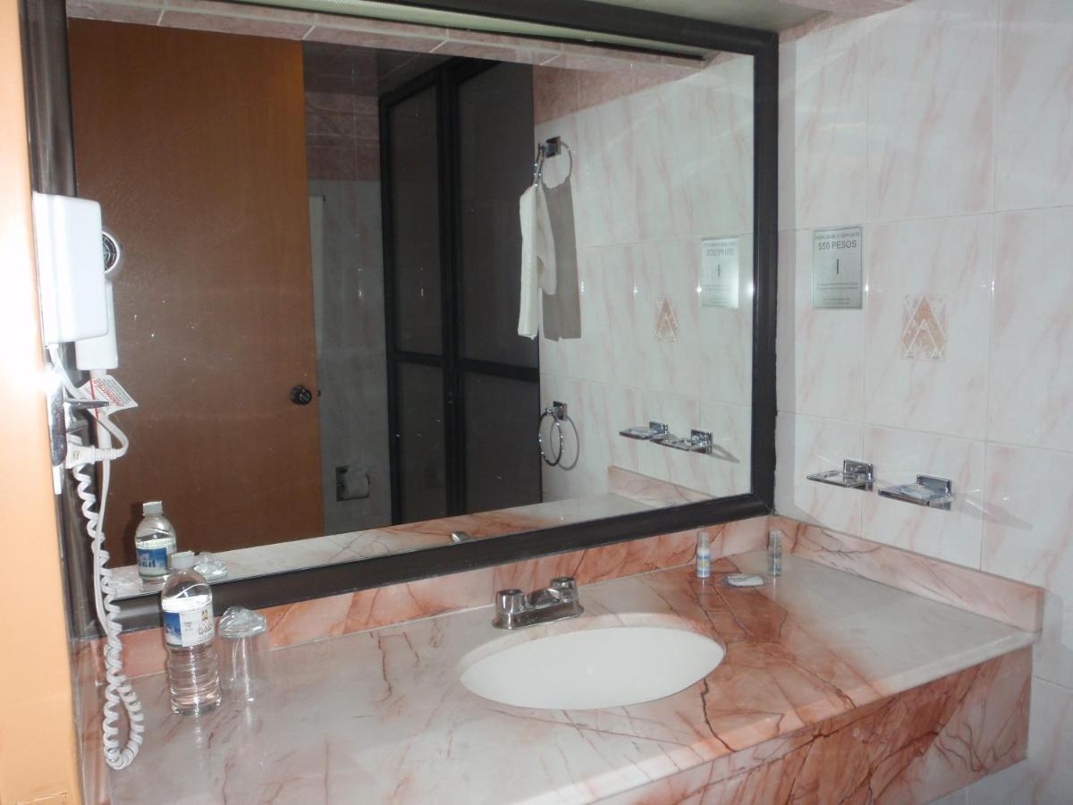 Hotel Plaza Las Fuentes Cuautlancingo Room photo