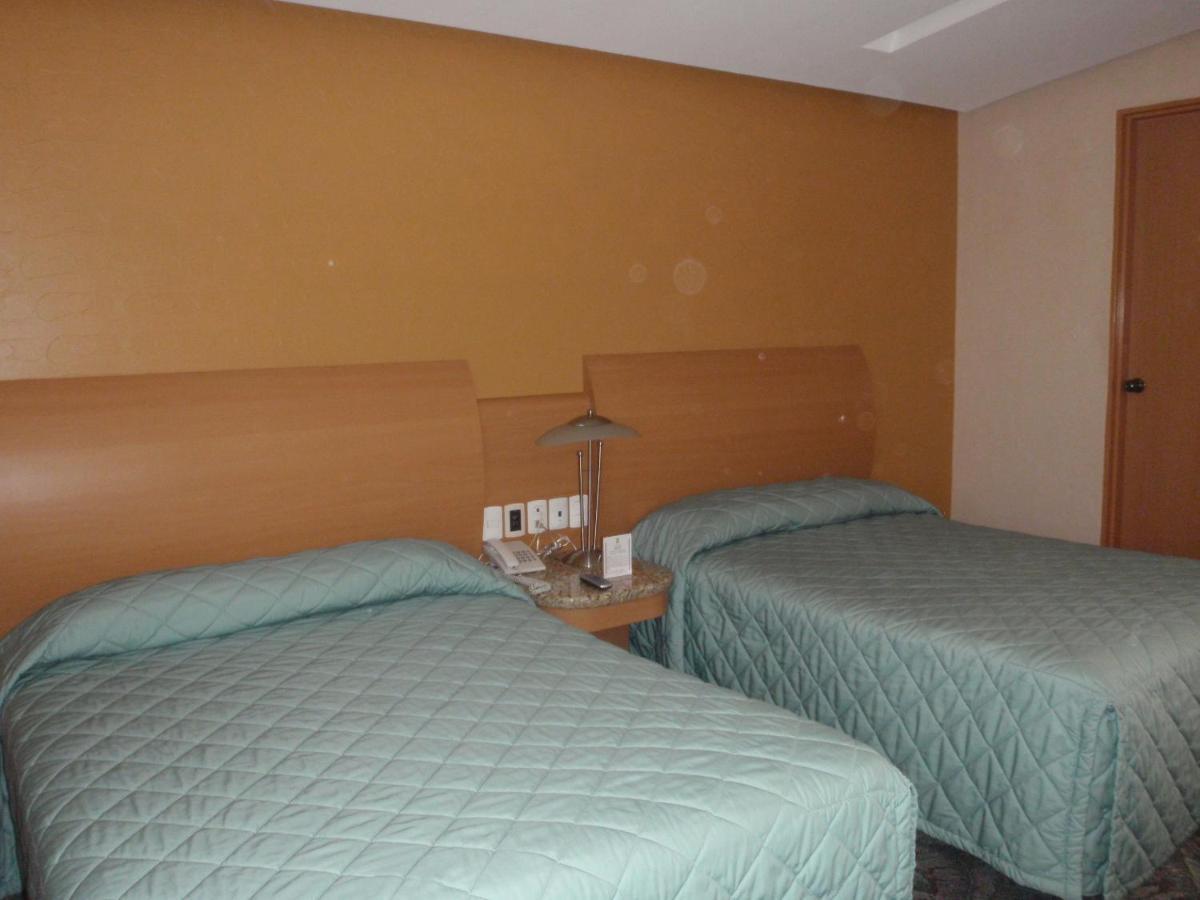 Hotel Plaza Las Fuentes Cuautlancingo Exterior photo