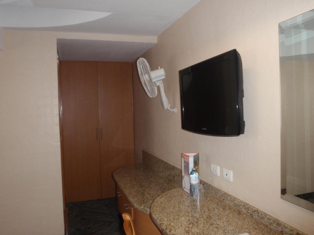 Hotel Plaza Las Fuentes Cuautlancingo Room photo